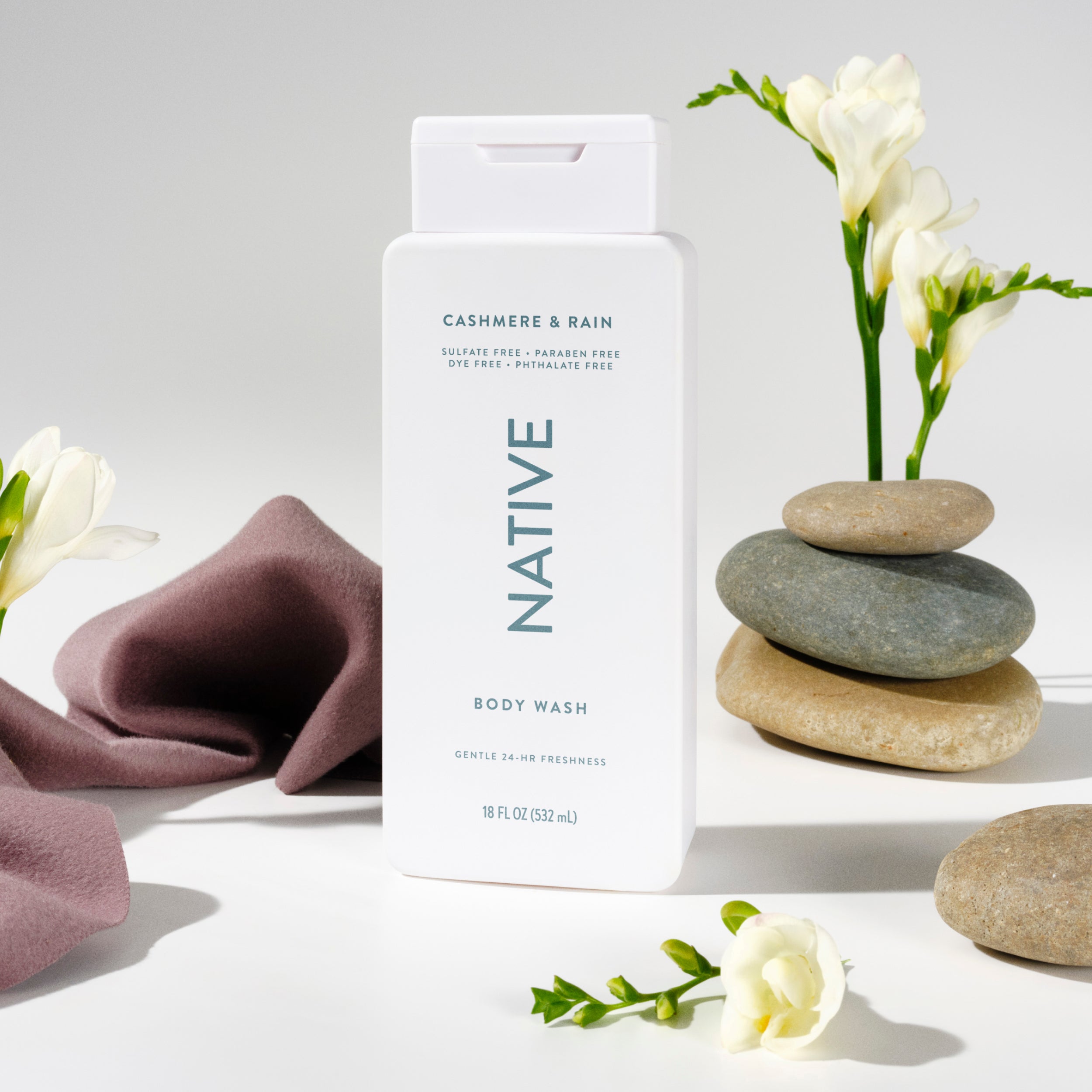 Body Wash Cashmere and Rain 18oz Classic Everyday Essential