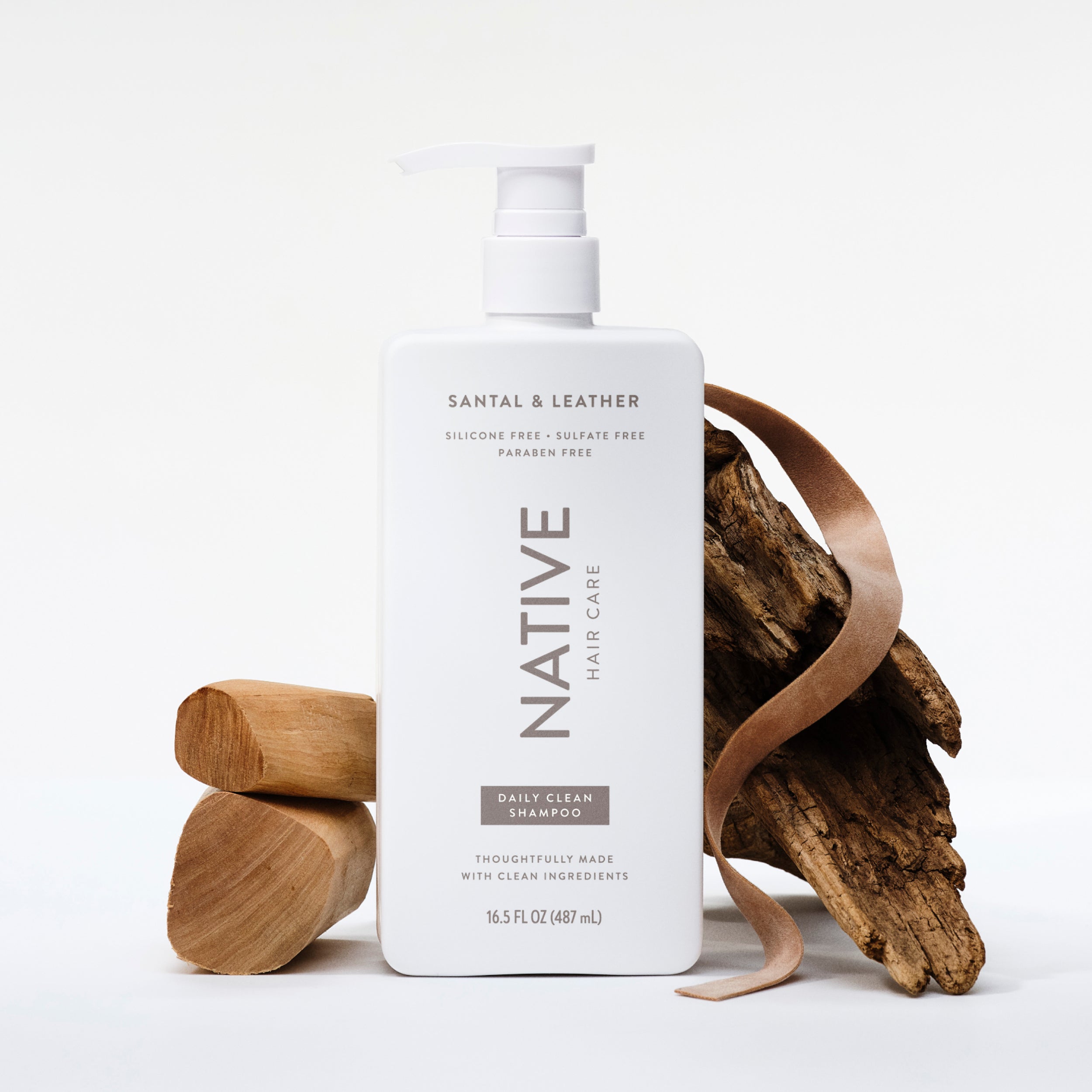 Daily Clean Shampoo Santal and Leather 16.5oz Classic Everyday Essential