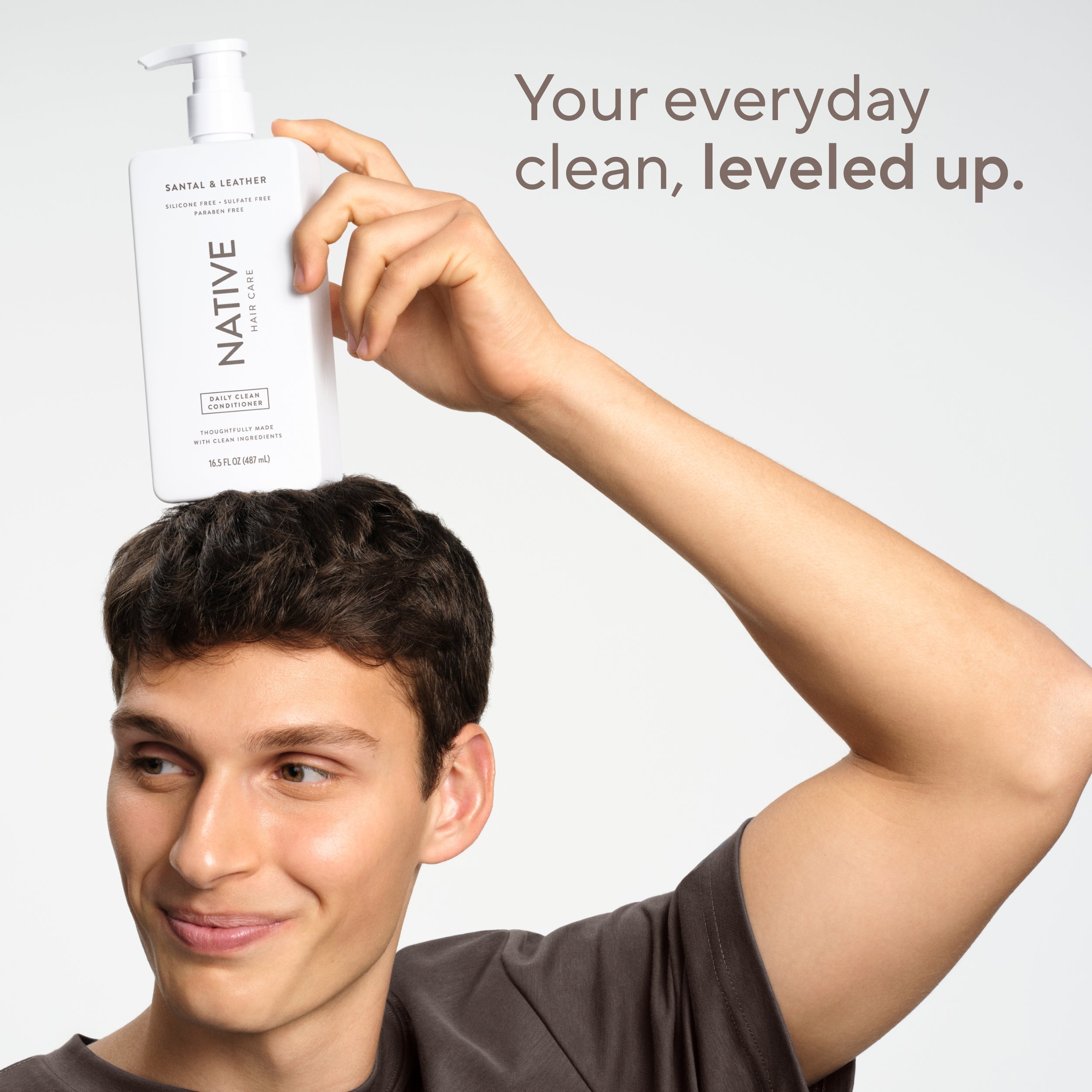 Daily Clean Conditioner Santal and Leather 16.5oz Classic Everyday Essential